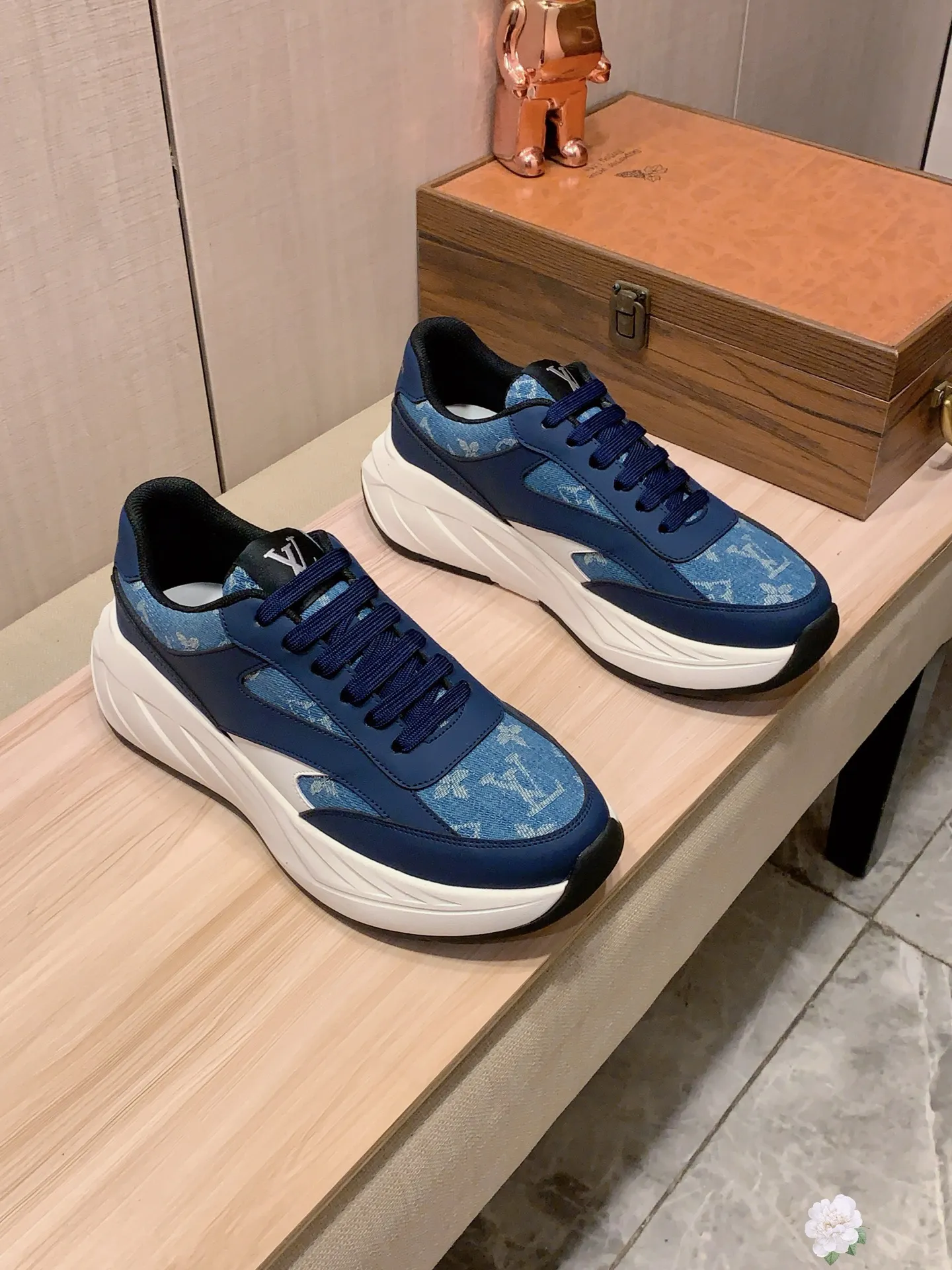 Men's Men's Shoes 💰460💰💰🎩🎩[Lightning][Lightning] "Lv*" The latest and most popular casual shoes, top brands [Seduce] Luxury ~ Purchasing Agency, Top ~ Quality. [Strong] The upper is made of imported breathable cowhide with material ➕ breathable sheepskin feet (•) and fine workmanship. The original stylish and stylish soft rubber wear-resistant and non-slip outsole is light and comfortable on the feet. The real thing looks better when photographed. 305: code: 38-44, 2️⃣ colors selected